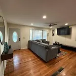 Charming 3 Bedroom In Athens With Wifi And Ac