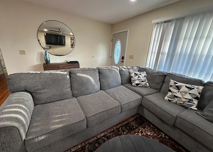 Charming 3 Bedroom In Athens With Wifi And Ac