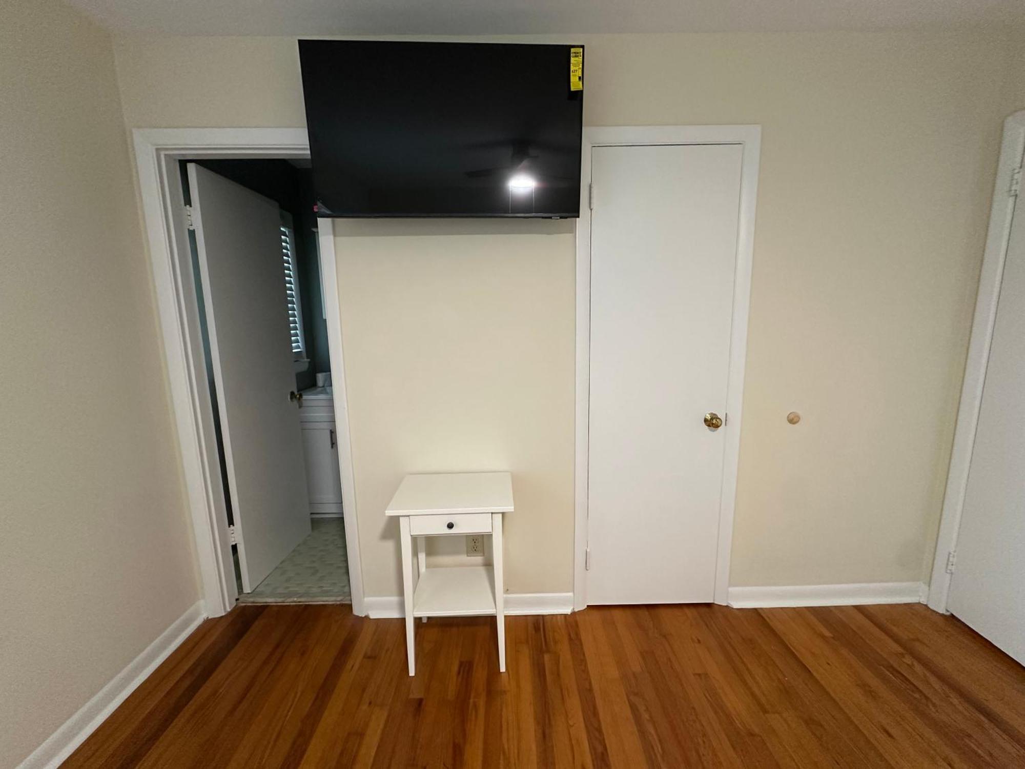 Charming 3 Bedroom In With Wifi And Ac *