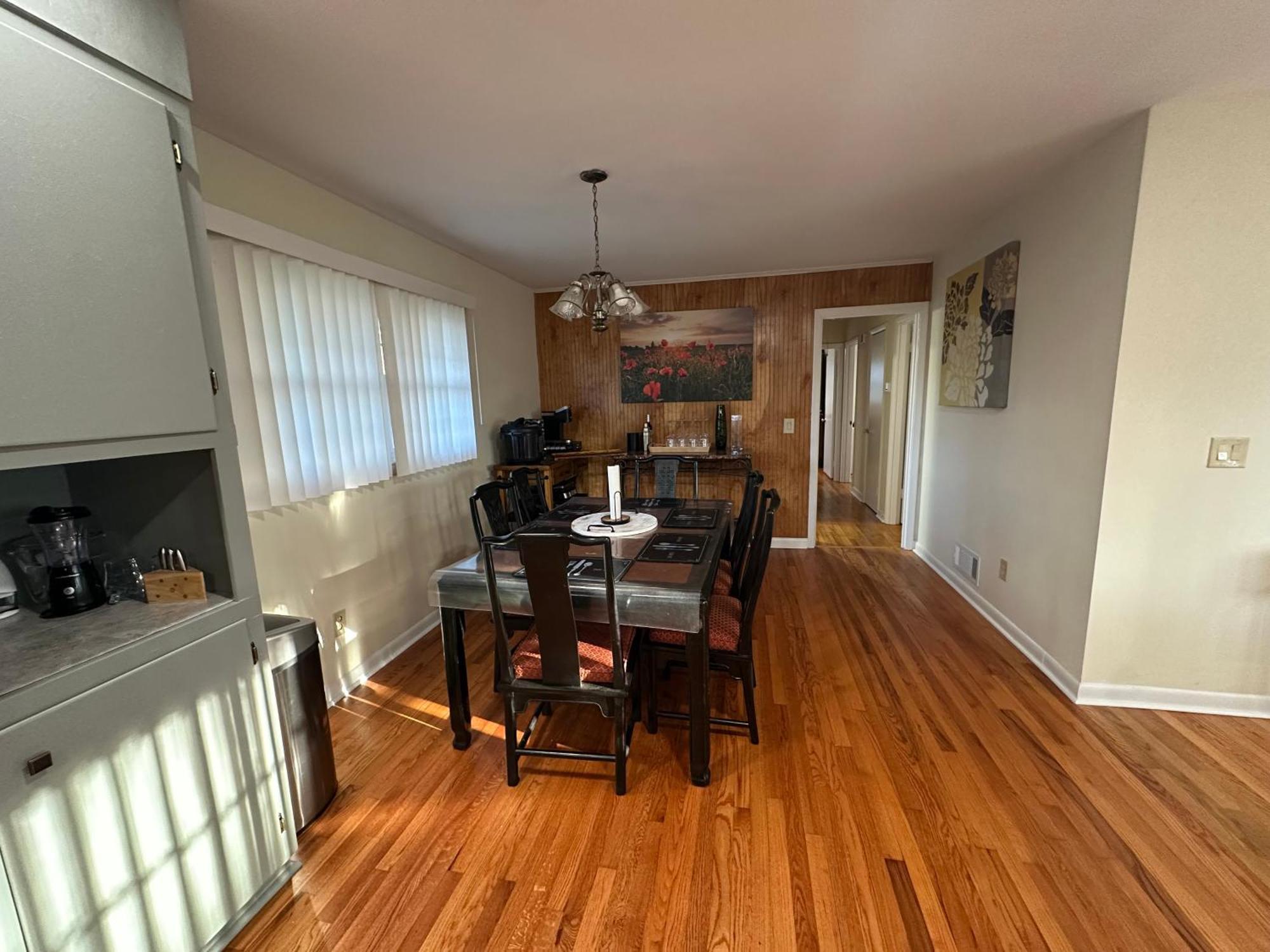 Charming 3 Bedroom In With Wifi And Ac