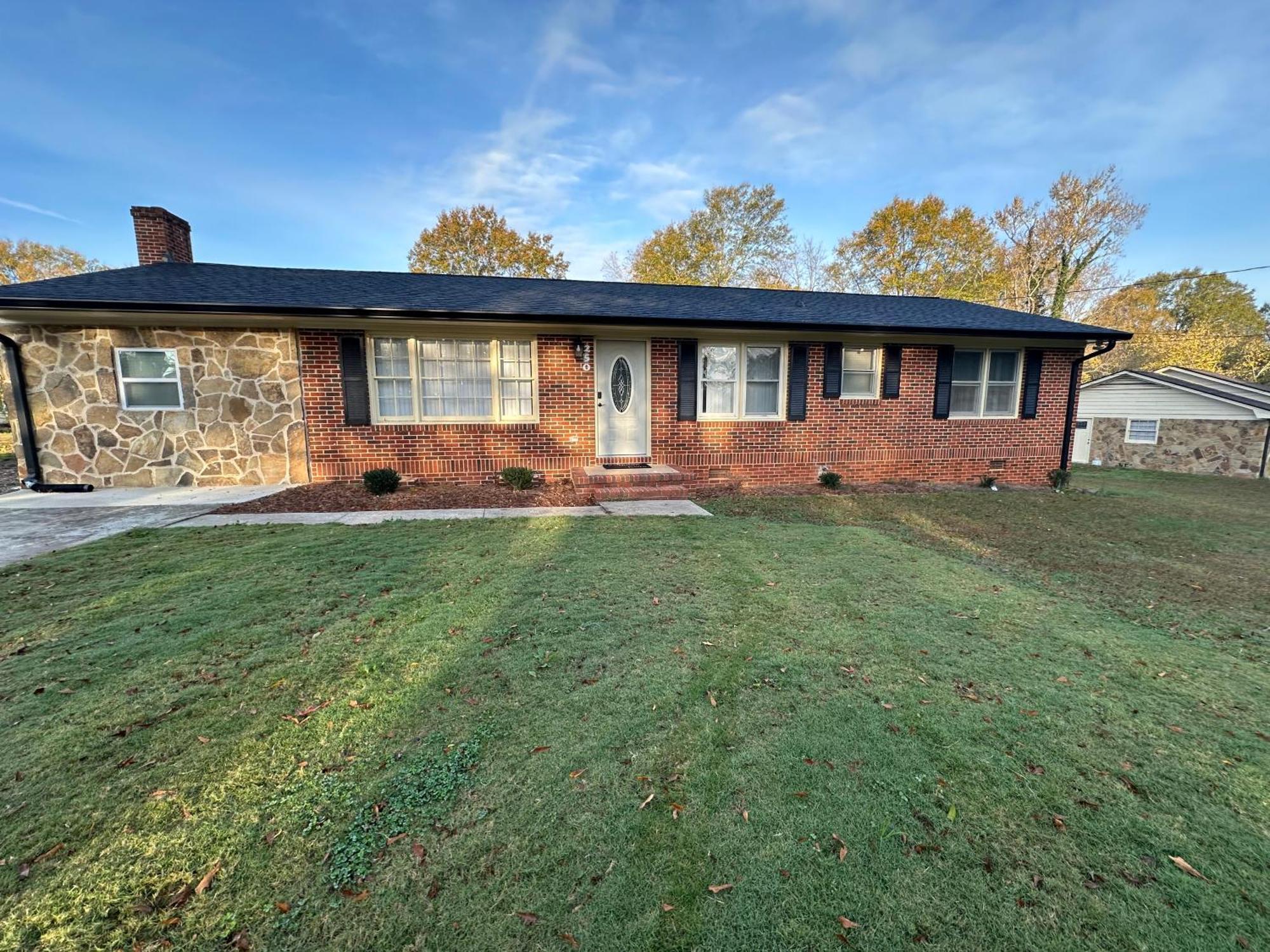 Charming 3 Bedroom In With Wifi And Ac